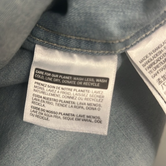 Levi’s Denim Shirt. Heavier weight fabric Light/Faded Blue - Picture 4 of 10